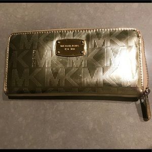 Micheal Kors Gold Wallet